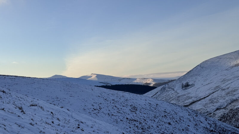 How Winter Hiking Can Reduce Stress and Mental Overload