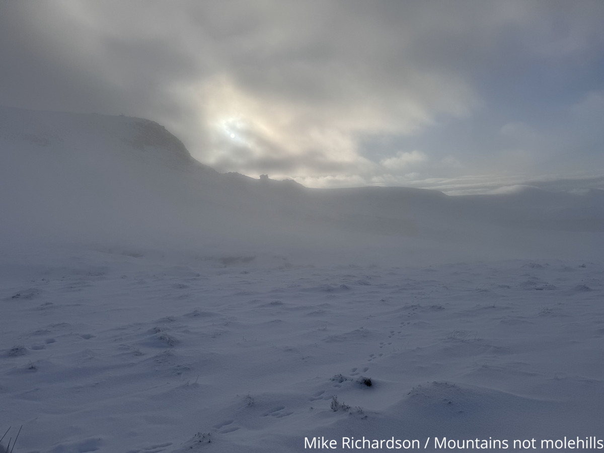 Mist and cloud coming in on Kinder Plateau reducing visibility 
